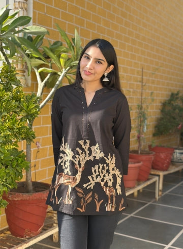 Black Cotton Flex Kurti With Elegant Beige Nature Print